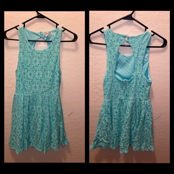 Lace dress - Picture 1 of 3